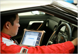 各種警告灯が点灯・点滅した場合は、コンサルトで容易に故障系統を診断