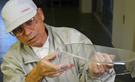 カットモデル製作の裏側！④一筋の影をも見落とさない、匠の目が仕上げる